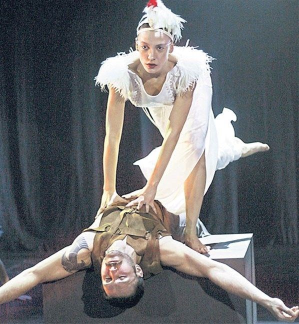 Serenay Sarıkaya, Çi final, Fi final, Duru, Can Manay, Yaşam, Magazin, Aerial dansı, Fi Çi Pi