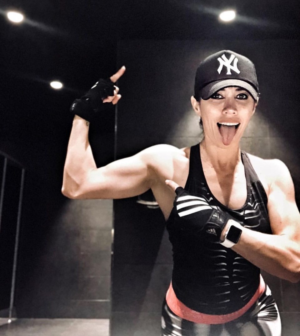 Sevda Dalgıç, Bade, Avlu