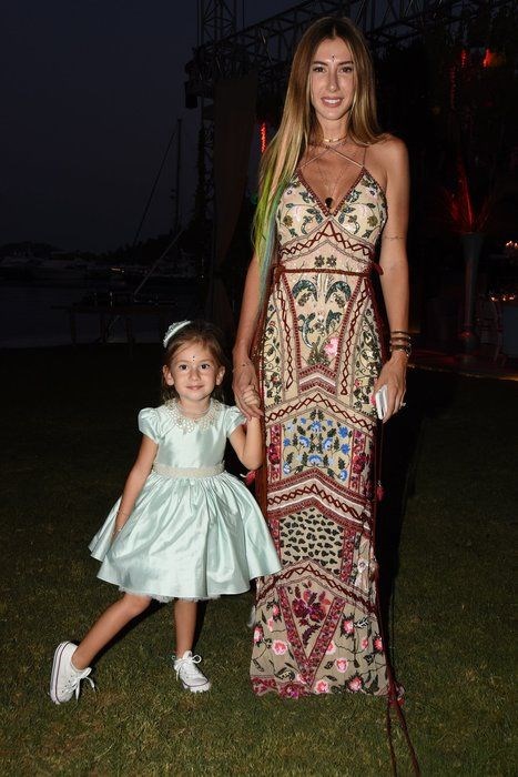 "BİZİM HİKAYEMİZDEKİ KADIN TAŞLANMALIYDI"