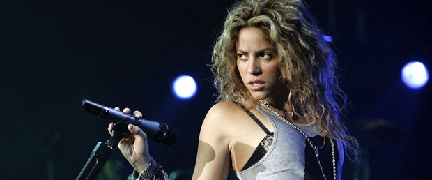 Shakira'ya sahnede şok!