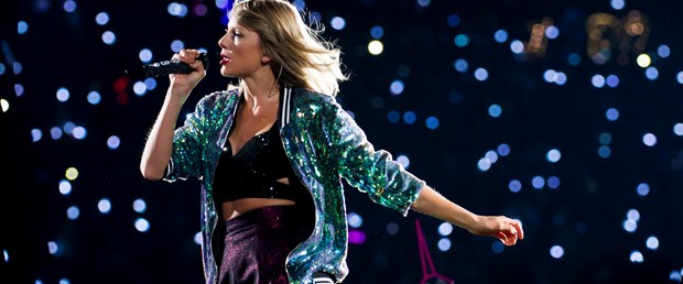 Amerikalı şarkıcı ve söz yazarı Taylor...