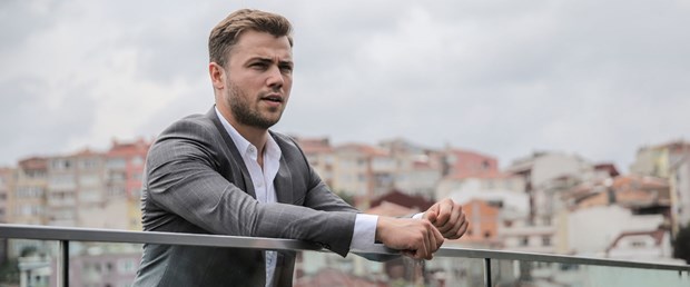 Tolga Sarıtaş 1.jpg