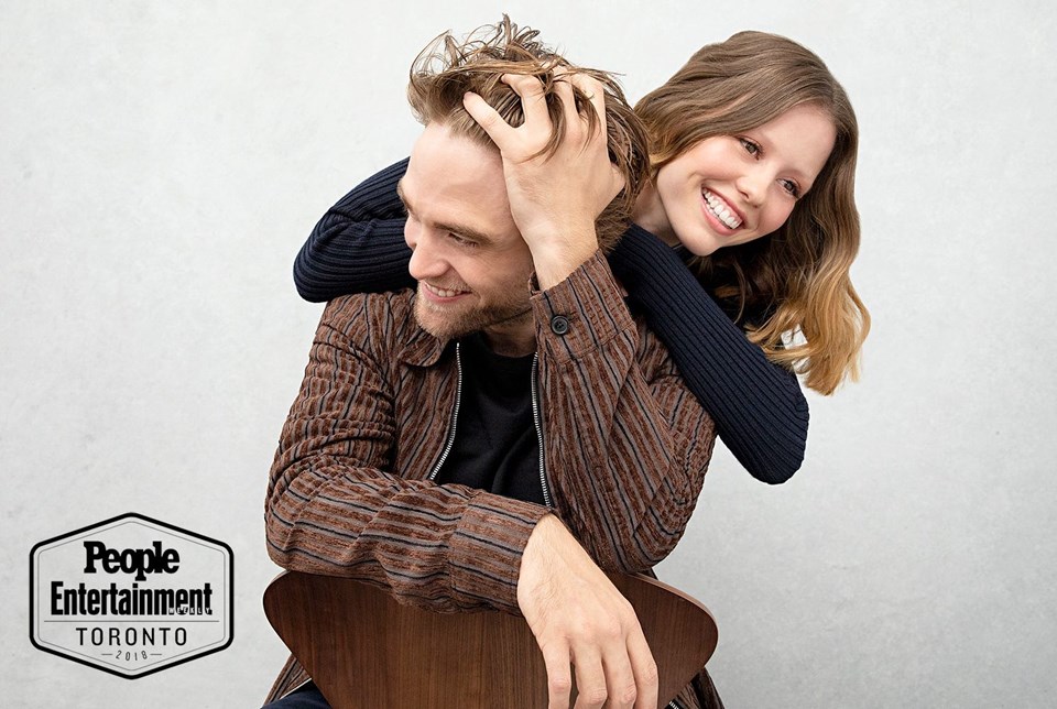 ROBERT PATTINSON VE MIA GOTH