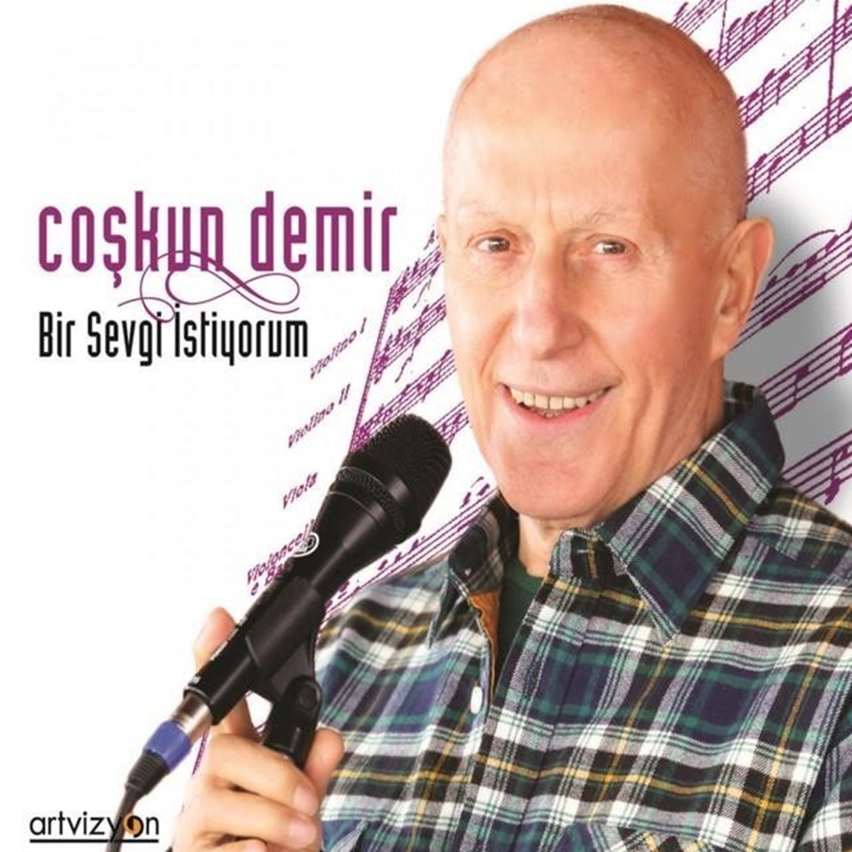 Coşkun Demir “Bir Sevgi İstiyorum” albümünde TSM klasiklerini genç müzisyenlere emanet etti.