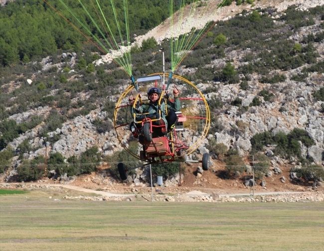 "TÜRKİYE'DE PARAMOTORA YARIŞ MOTOSİKLETİNİN MOTORUNU TAKAN İLK KİŞİYİM"