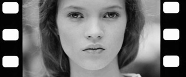Ünlü modelin ilk fotoğrafları açık artırmada