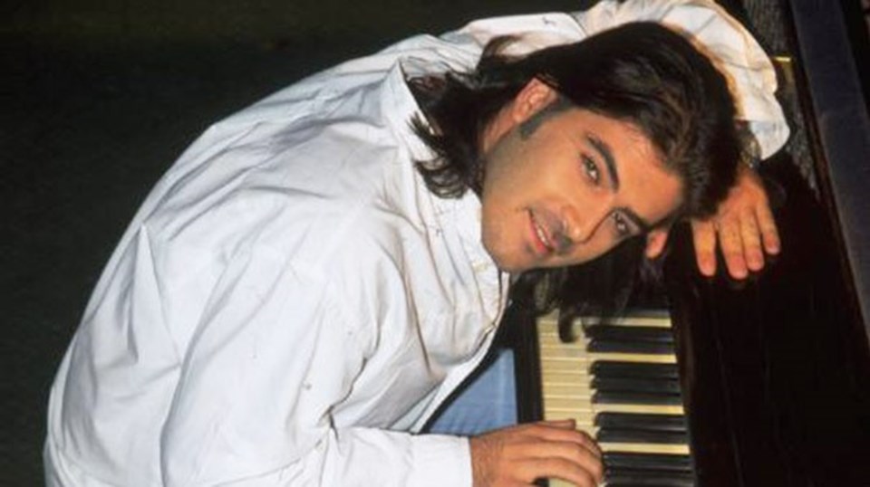 Halis Bütünley, menajerliğini yaptığı Kerim Tekin’in 1998 yılında hayatını kaybettiği trafik kazasında ağır yaralandı.