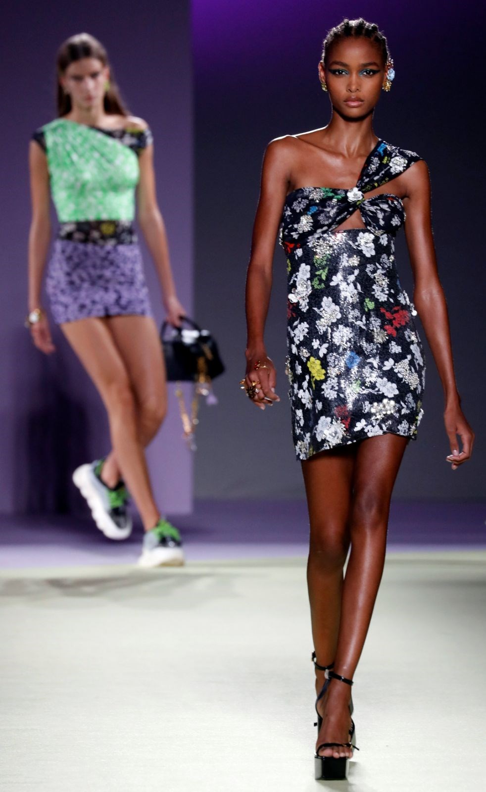 Versace, Michael Kors'a satıldı - 1 | NTV Versace, Michael Kors'a satıldı - 1 | NTV