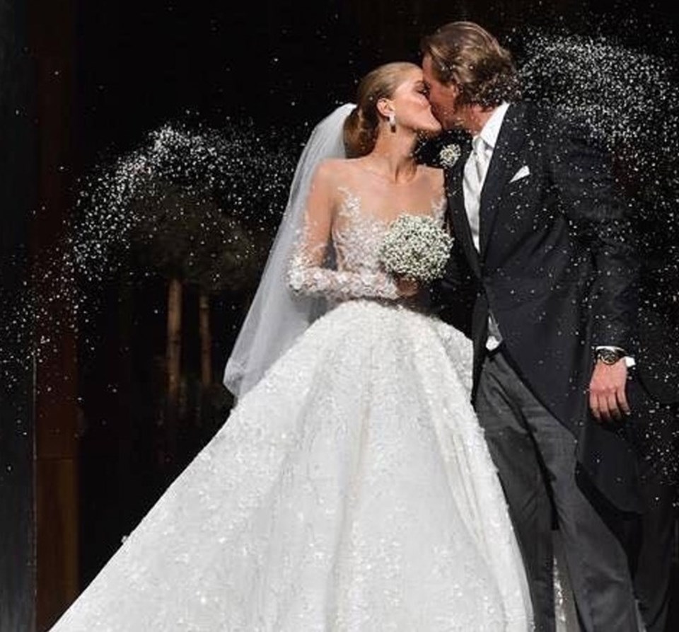 Victoria Swarovski'nin gelinliği ünlü tasarımcı Michael Cinco imzası taşıyor.