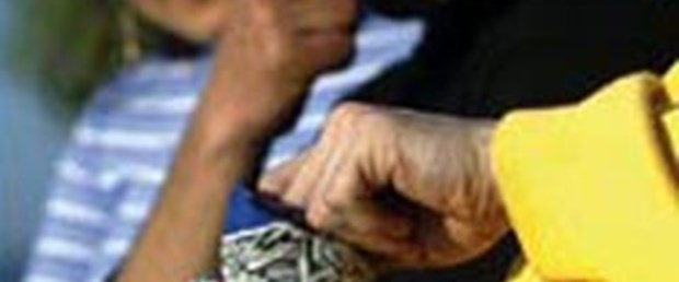 Yere çekirdek kabuğu atan cezayı yer!