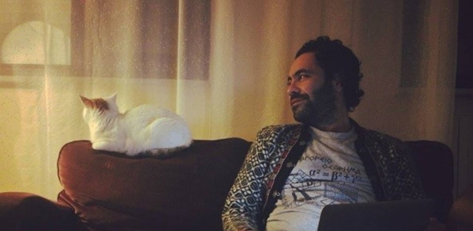 Dondurmam Gaymak, Seksenler, Ağır Roman gibi sevilen yapımlarda yönetmen yardımcılığı yaptı.
