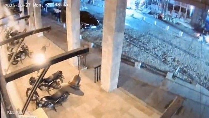 Balıkesir'de deprem ve panik anları kamerada