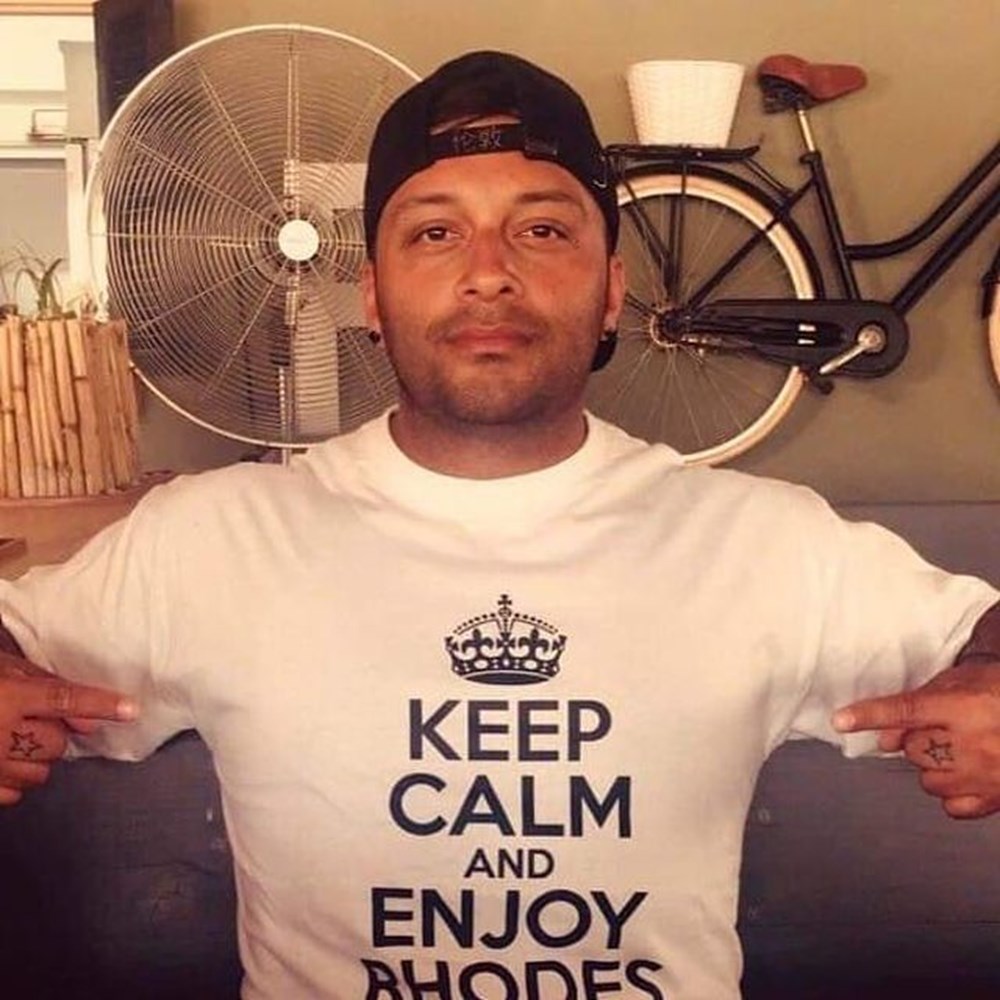 Aşı karşıtı müzisyen Marcus Birks corona virüsten hayatını kaybetti - 9