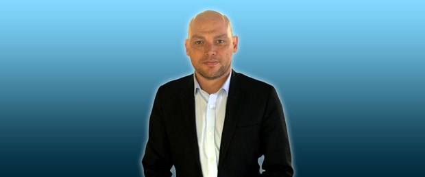 Facebook: Büyük başın derdi de büyük olur Facebook: Büyük başın derdi de büyük olur