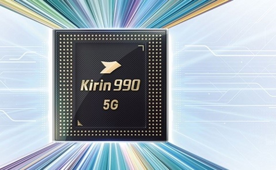 Kirin 990 Snapdragon 855’ten daha iyi bir performansa ev sahipliği yapıyor. Huawei, IFA 2019’da bu iki yonga setinin de Geekbench sonuçlarını paylaştı ve Kirin 990’ın tek çekirdek performansında Snapdragon 855’ten %10, çoklu çekirdek performansında ise %9 daha iyi olduğunu gözler önüne serdi.