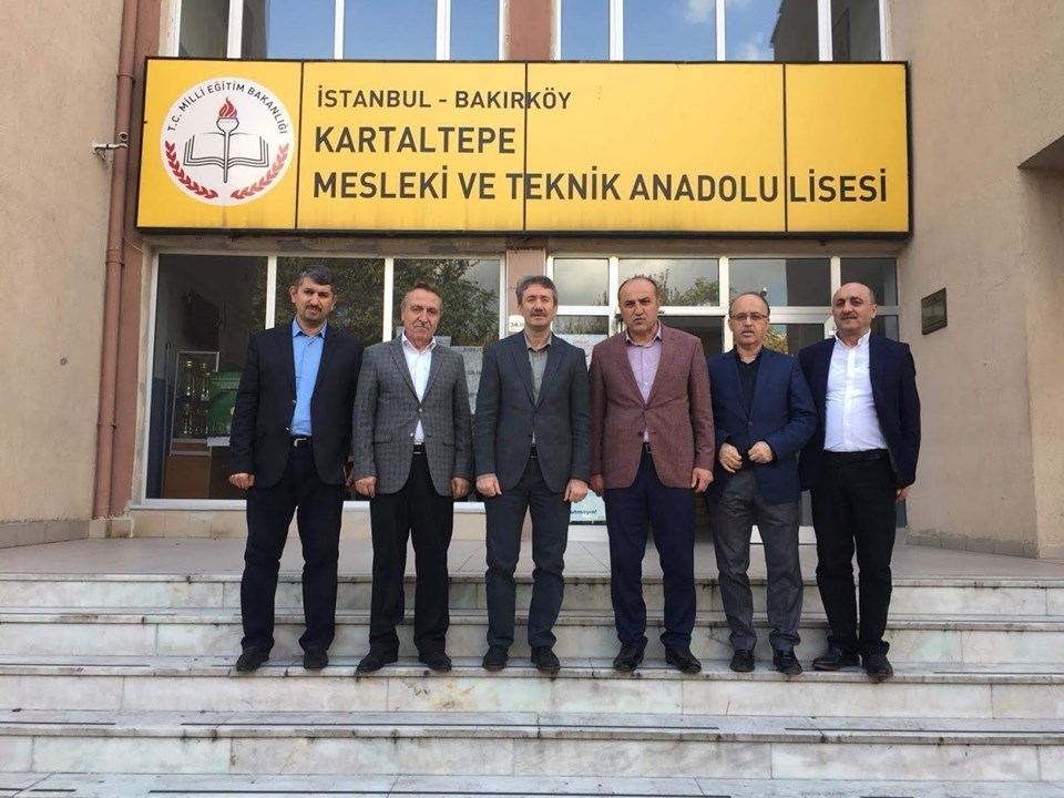 İl Milli Eğitim Şube Müdürü İsmail Günday, Bakırköy Şube Müdürü Metin Akçay, İl Milli Eğitim Müdürü Levent Yazıcı, Bakırköy İlçe Milli Eğitim Müdürü Emrullah Aydın, Okul Müdürü Ali Fuat Sönmez, Bakırköy İlçe Şube Müdürü Abdurrahim Ateş (soldan itibaren)