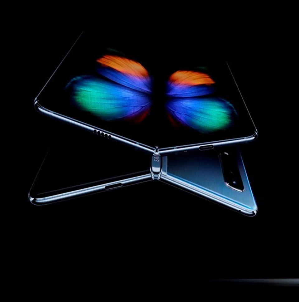 Galaxy F, 7nm işlemci ve 12GB RAM'e sahip. Cihaz, Cosmos Black, Space Silver, Martian Green ve Astral Blue renk seçenekleriyle gelecek