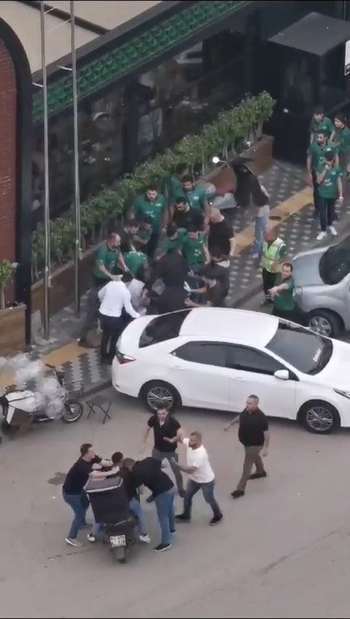 yboIXphYjUyK-UHbFExtlA.jpg