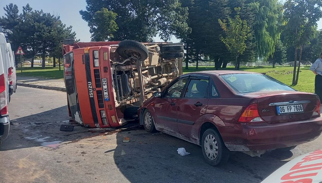 Otomobille kamyon çarpıştı: 6 yaralı