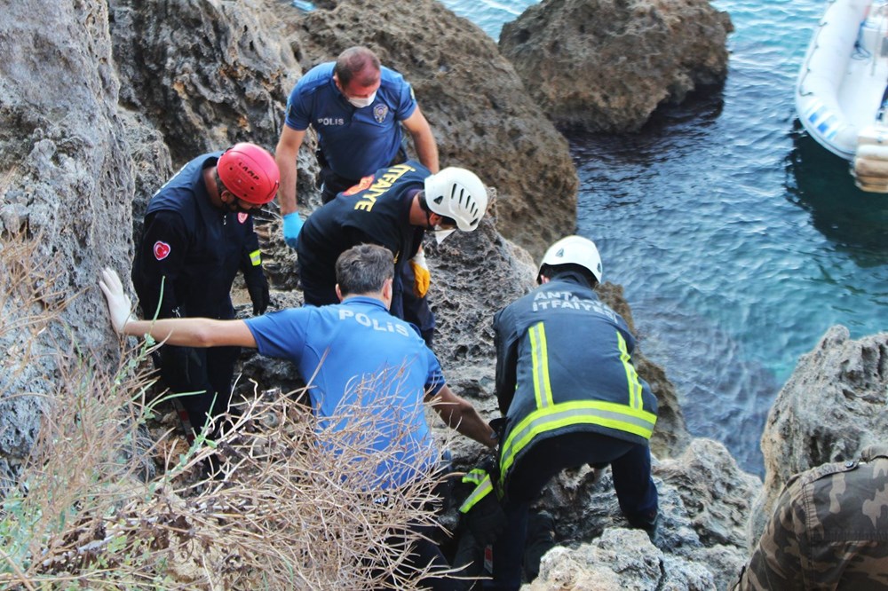 Falezlerde 300 kilogramlık kayanın altında feci ölüm - 12