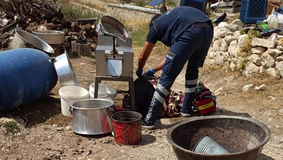Mersin'de aile katliamı: Baba ile oğlu ve gelini öldürüldü Mersin'de aile katliamı: Baba ile oğlu ve gelini öldürüldü