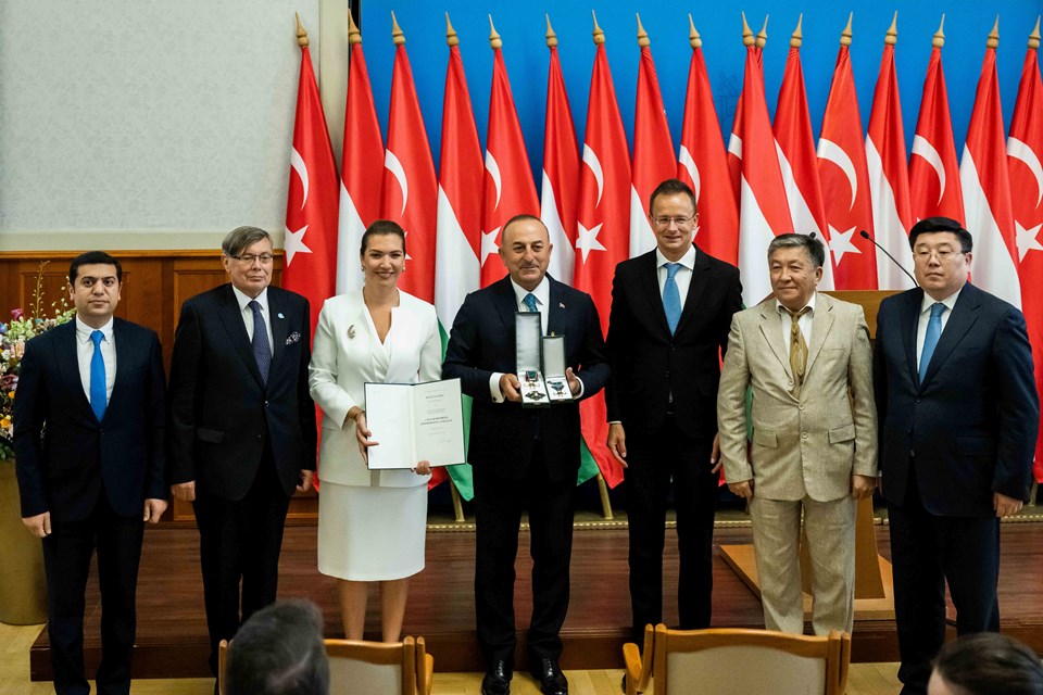 Eski Dışişleri Bakanı Çavuşoğlu'na Macaristan'da "Yıldızlı Liyakat Nişanı" verildi - 2