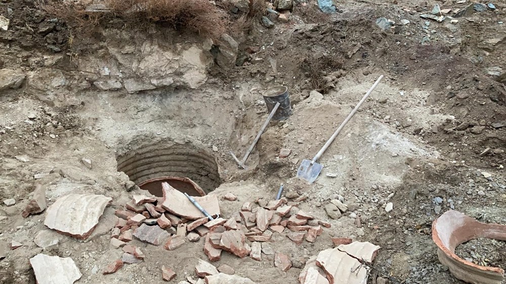 Kaçak kazıda 1800 yıllık erzak küpünü parçaladılar - 5