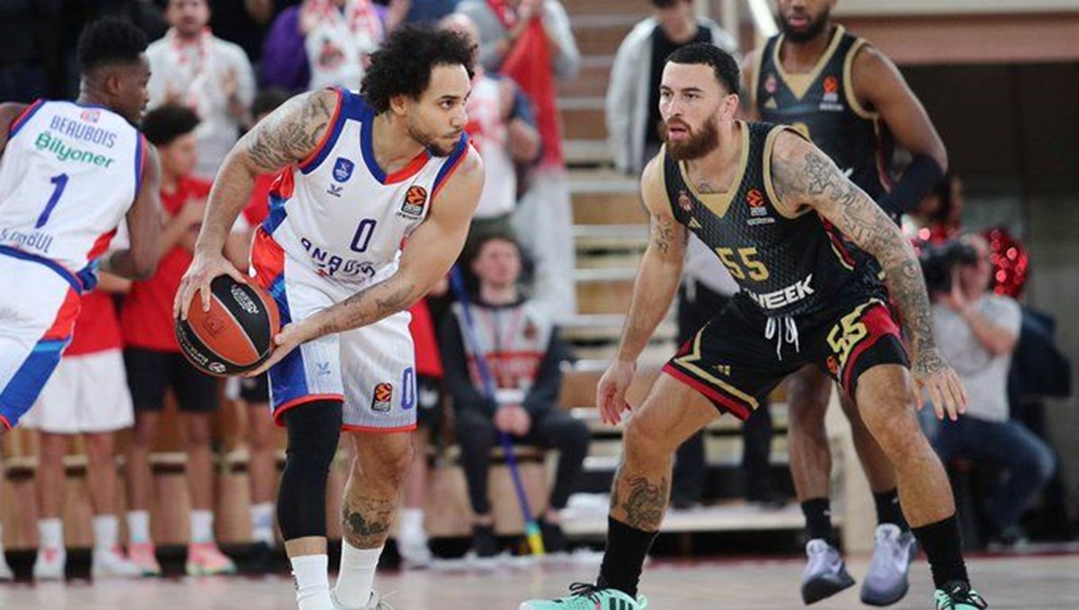 Anadolu Efes'ten Euroleague'de ilk deplasman galibiyeti Anadolu Efes'ten Euroleague'de ilk deplasman galibiyeti