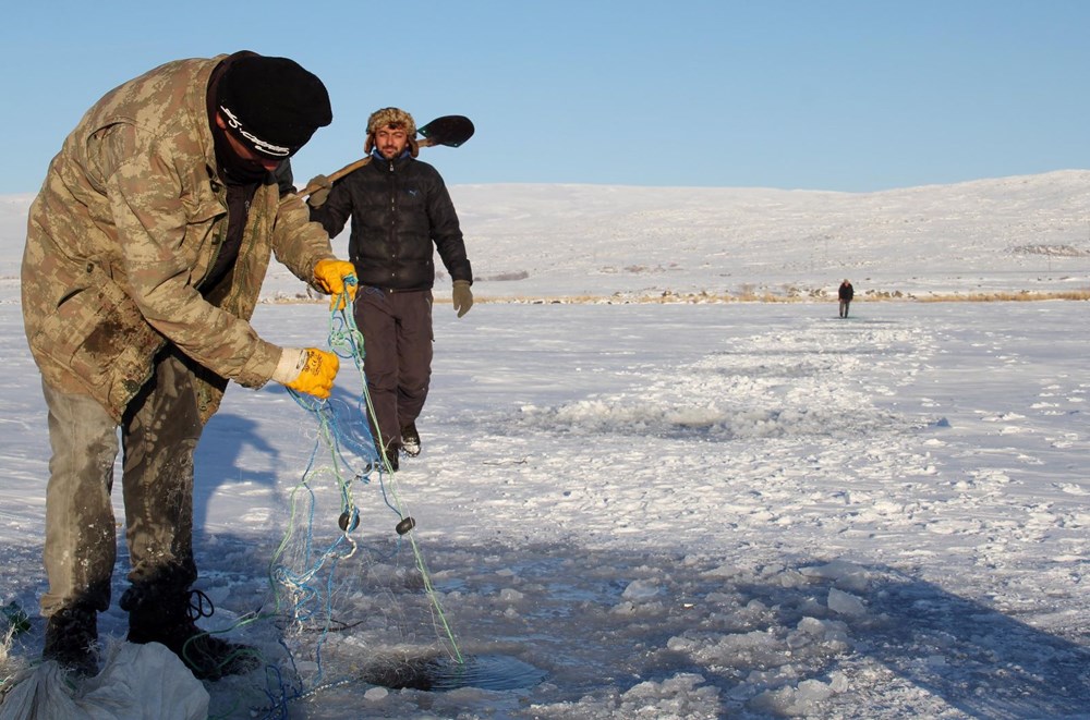 Donan Çıldır Gölü'nde Eskimo usulü balık avı - 9