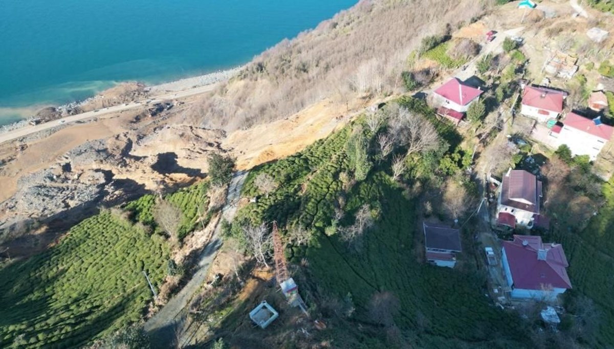 Uçurumun ucundaki köy: Kaymalar devam ediyor, evler tehlike altında Uçurumun ucundaki köy: Kaymalar devam ediyor, evler tehlike altında