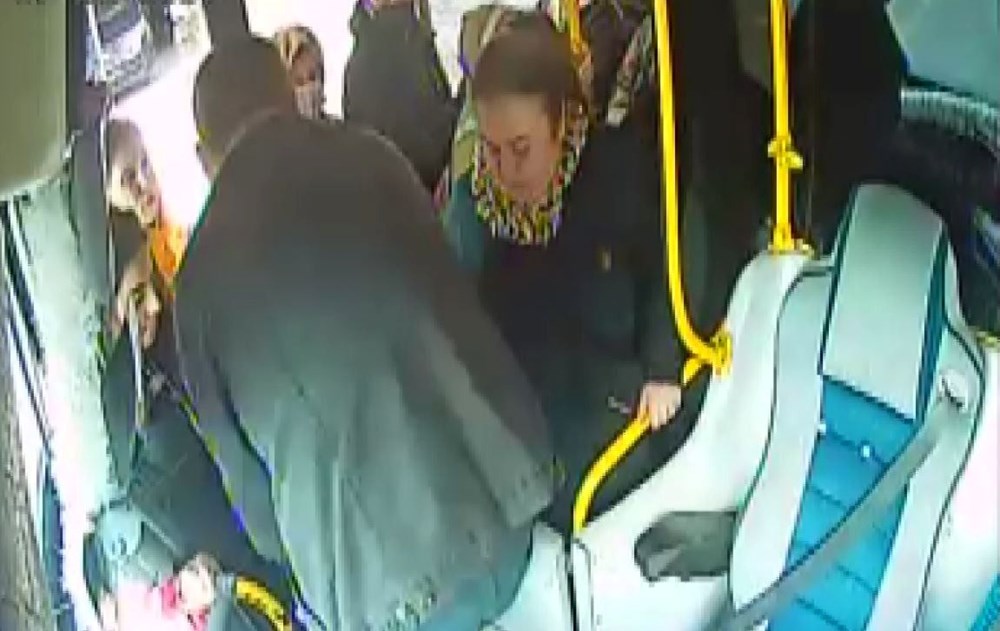 Kendisi ile tartışan yolculara küsen şoför, kontak kapatıp otobüsten indi - 4