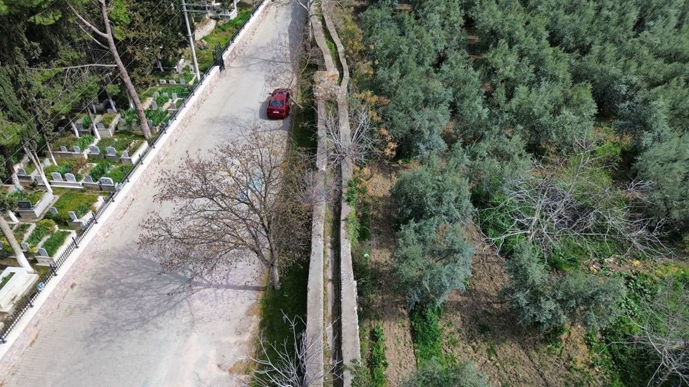 Osmanlı devrine ilişkin mezar taşı bulundu: Su yolunu ziyaret eden turistler fark etti 75