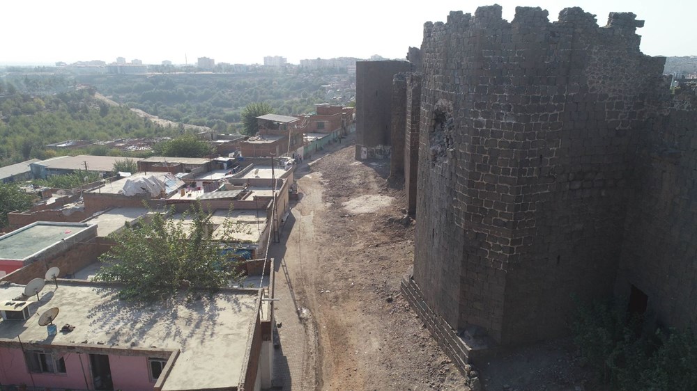 Diyarbakır'da gecekonduların yıkılmasıyla kitabe ve nişler ortaya çıktı - 16