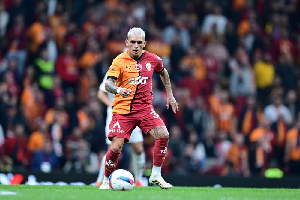 "Lucas Torreira'nın Menajerinden Şaşırtan Açıklama: 'Yakın Vakitte Olmaz' Sözü Sonra Dönüşümlere Neden Oldu!" 77 yiVWaFdEPESXBHpSYa4k1A