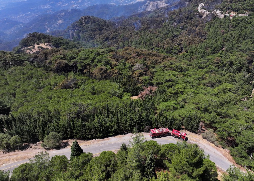 İzmir,
Aydın ve Bolu’da felaketin boyutunu gözler önüne seren fotoğraflar: İzmir’de geniş
bir alan küle döndü, 43 binada ağır hasar var - 7