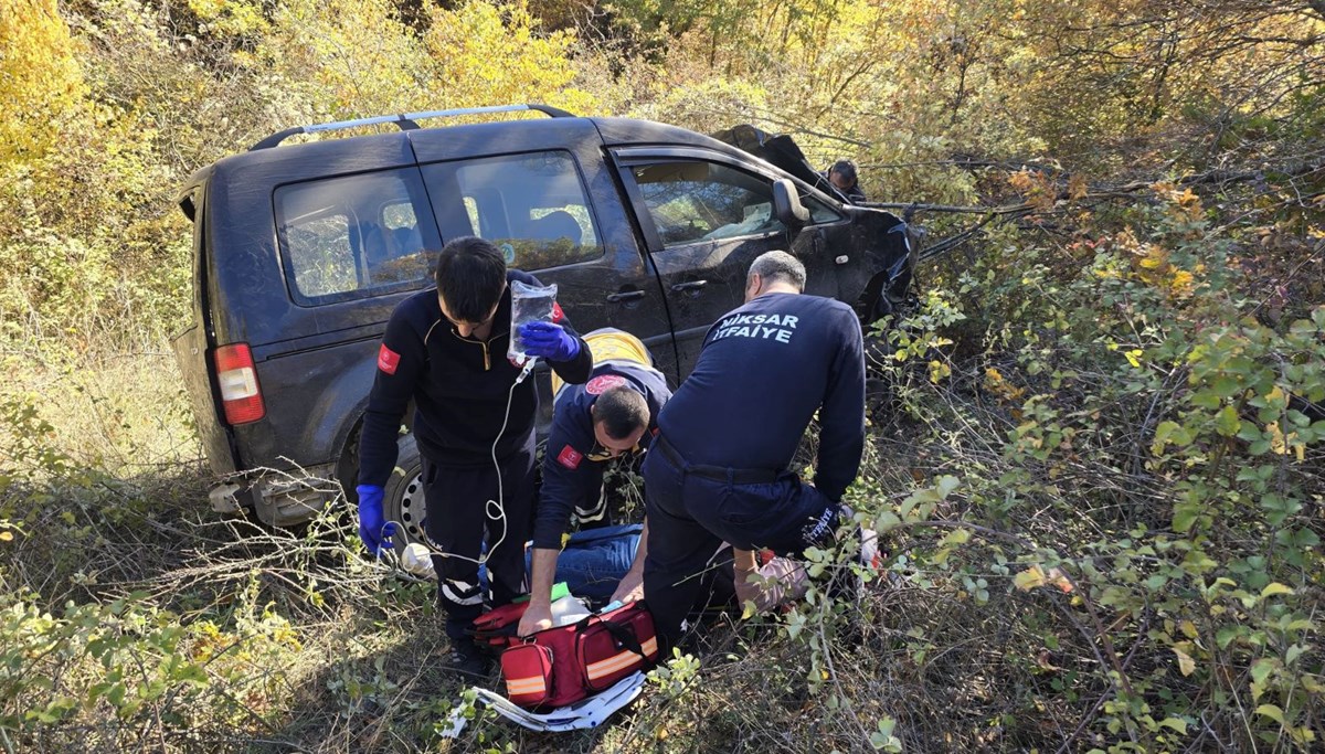 Tokat'ta bir araç uçuruma yuvarlandı