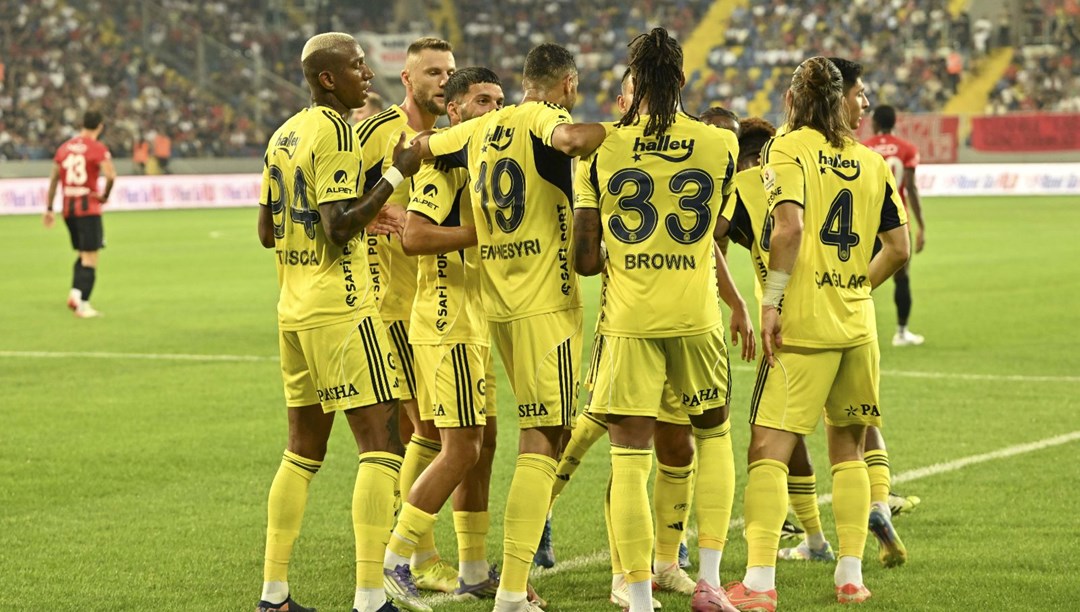 Fenerbahçe'nin UEFA Avrupa Ligi kadrosu belli oldu: 8 isim listeye yazılmadı!