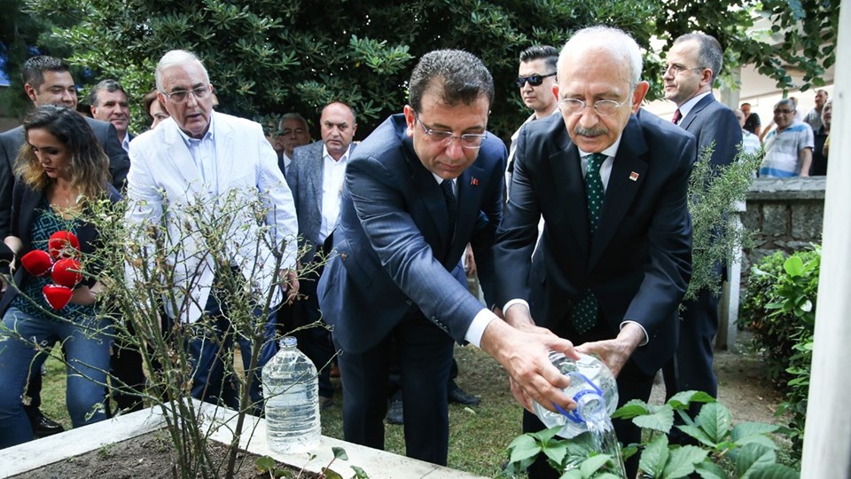 Kılıçdaroğlu ve İmamoğlu'dan, ilk İBB başkanının kabrine ziyaret - 1