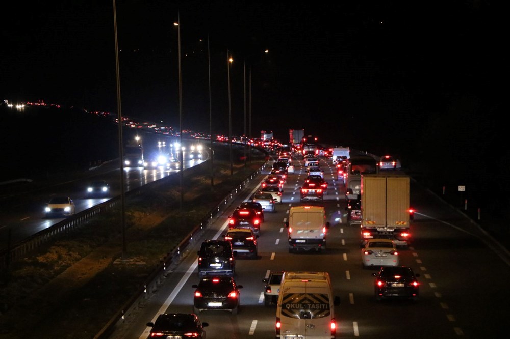 Tatilciler dönüyor: Trafik her geçen saat artıyor - 4