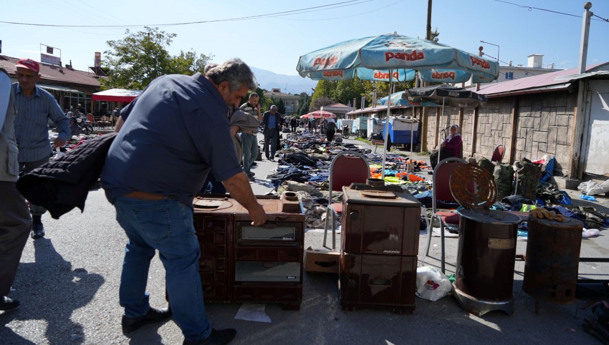 Erzincan’da havalar soğudu, sobalar satışa çıkarıldı Erzincan’da havalar soğudu, sobalar satışa çıkarıldı