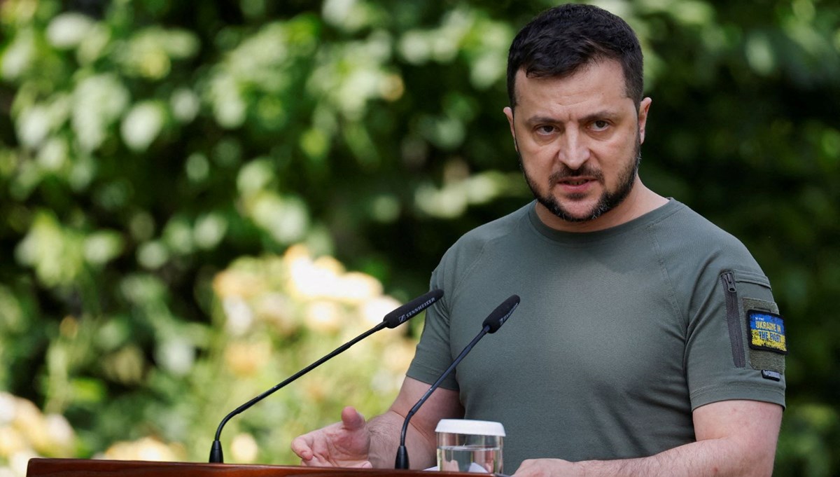 Zelenski kritik isimleri kovdu