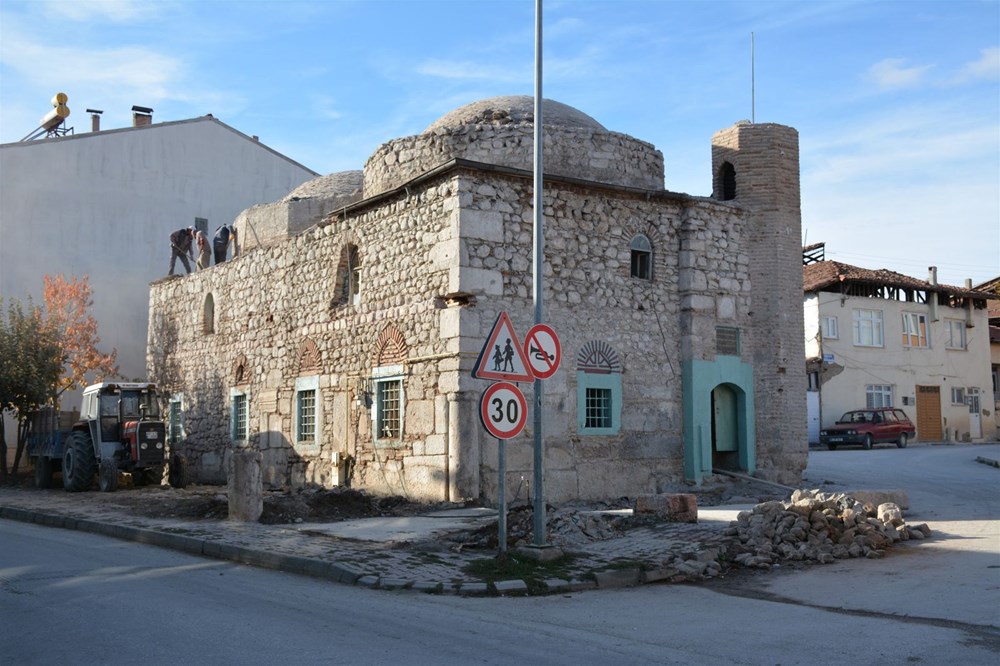 500 yıllık caminin duvarından Roma dönemine ait taşlar çıktı - 4