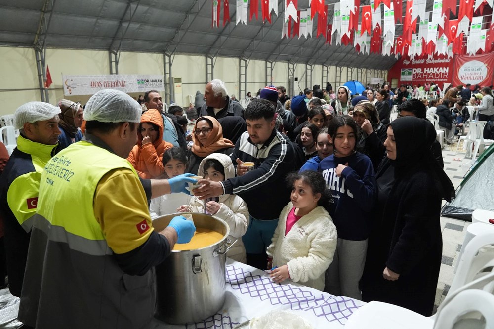 İstanbul'da kimi vatandaşlar geceyi dışarıda geçirdi 81