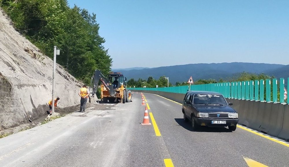Ankara - İstanbul yolunda heyelan sonrası çalışmalar sürüyor - 1