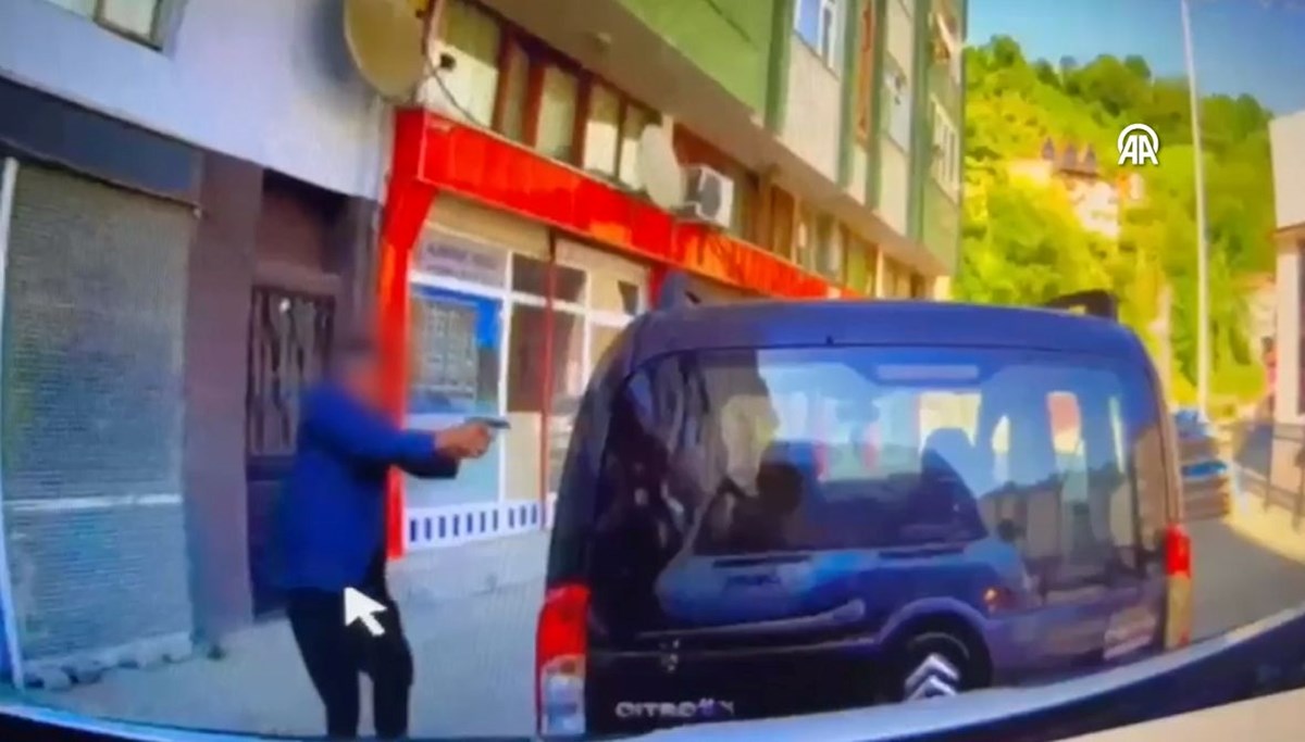 Rize’de dehşet! Trafik kavgasında silahlar konuştu: 1 ölü, 1 yaralı Rize’de dehşet! Trafik kavgasında silahlar konuştu: 1 ölü, 1 yaralı