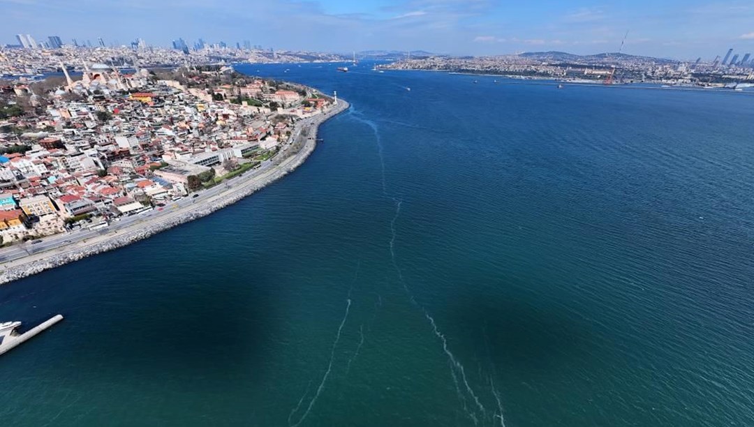 İstanbul açıklarında endişe yaratan görüntü: Sarayburnu’ndan Bakırköy’e kadar uzanıyor