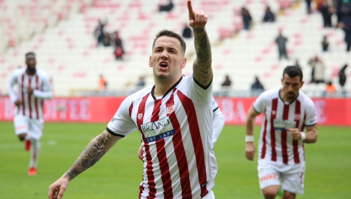 Sivasspor'da Rey Manaj'ın talipleri artıyor: 