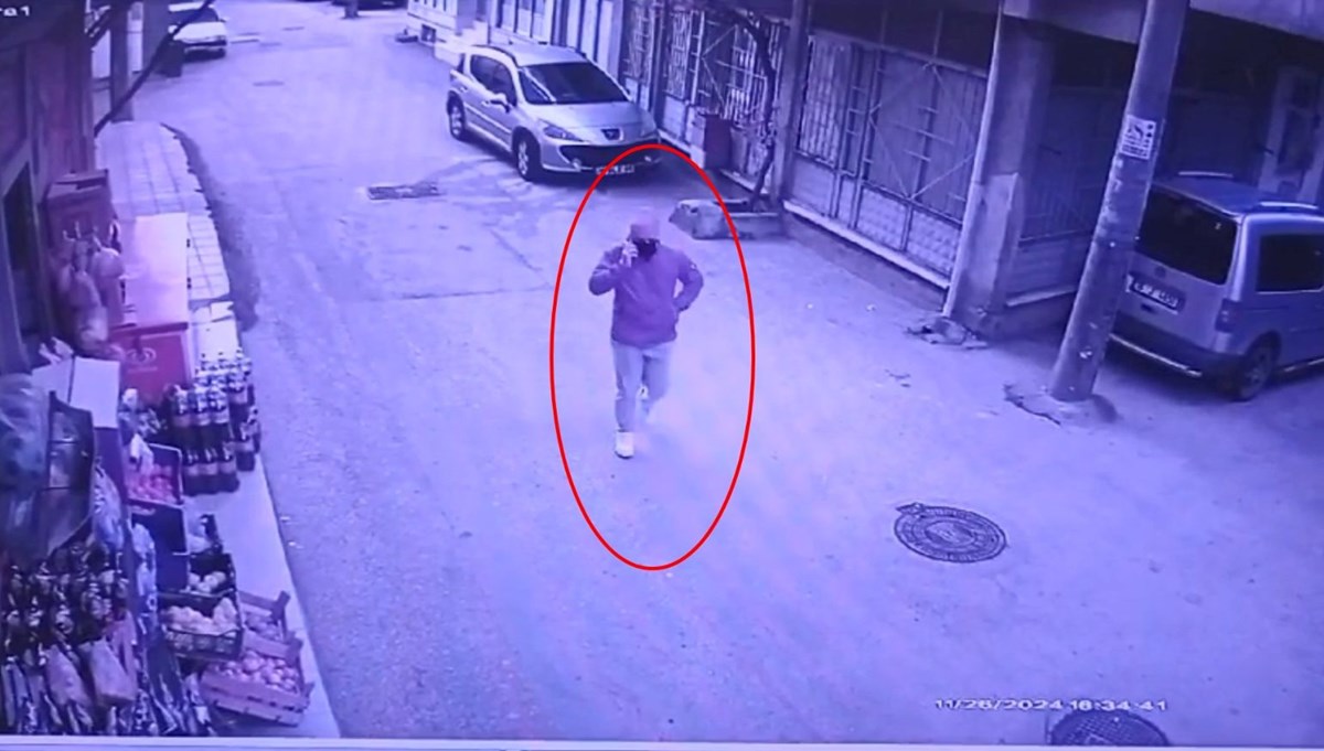 Kendini polis ve savcı olarak tanıttı: Dolandırıcı 100 kamera görüntüsü izlenerek yakalandı Kendini polis ve savcı olarak tanıttı: Dolandırıcı 100 kamera görüntüsü izlenerek yakalandı