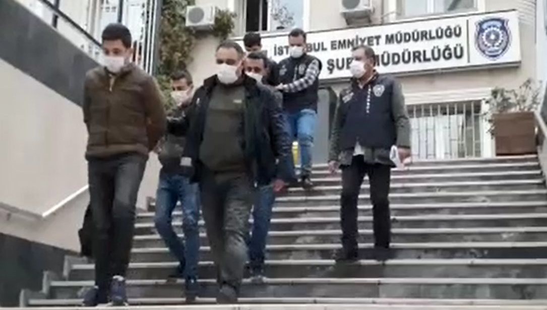 Sahte polis kimliğiyle otomobil satan kişileri dolandıran üç kişi tutuklandı