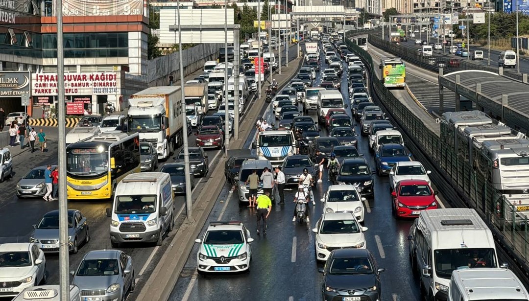 Esenyurt'ta 15 araçlık zincirleme trafik kazası